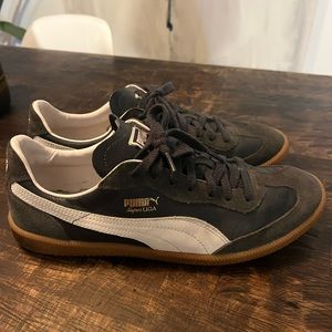 Near perfect Men’s Puma Sneakers size 9.5